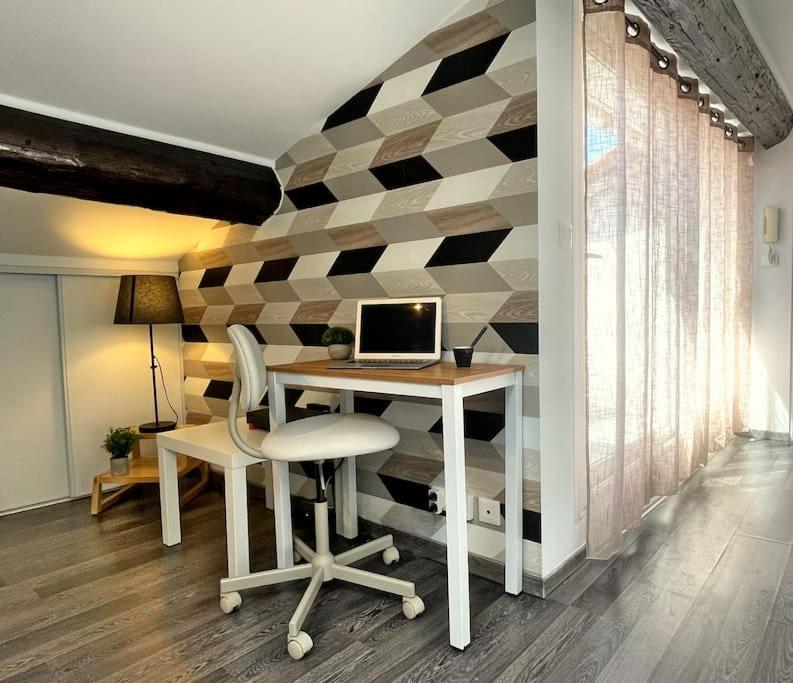Charme Urbain Sous Les Toits-Terrasse/Clim/Parking Apartamento Béziers Exterior foto
