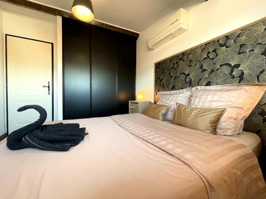 Charme Urbain Sous Les Toits-Terrasse/Clim/Parking Apartamento Béziers Exterior foto
