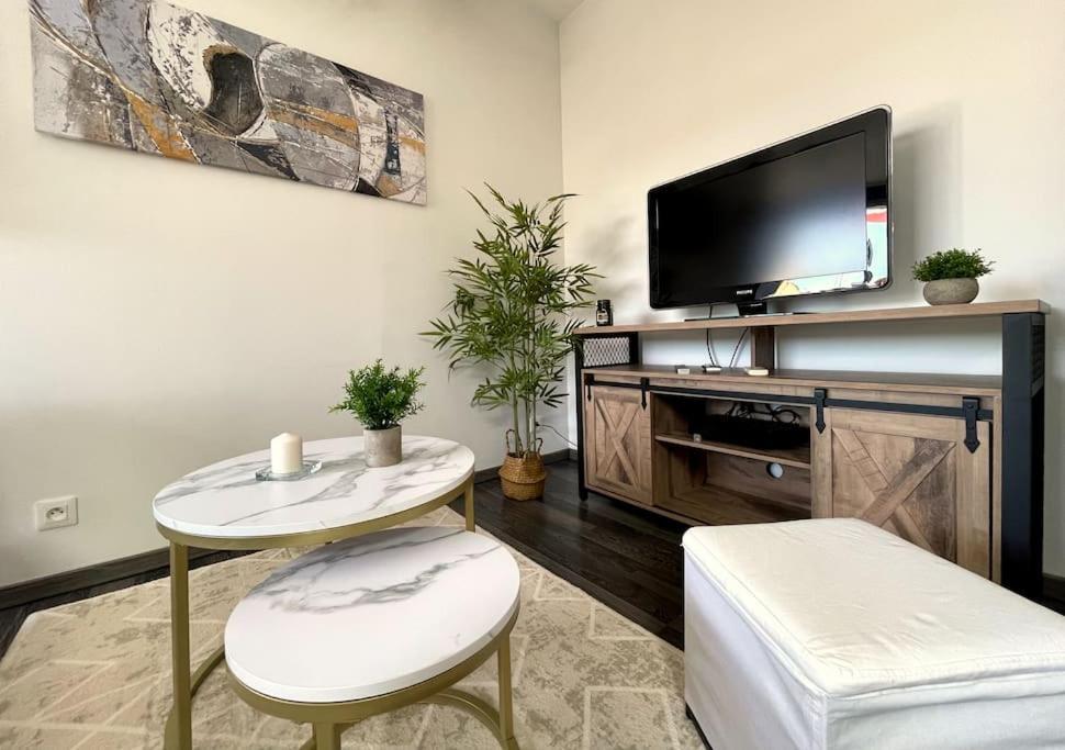 Charme Urbain Sous Les Toits-Terrasse/Clim/Parking Apartamento Béziers Exterior foto
