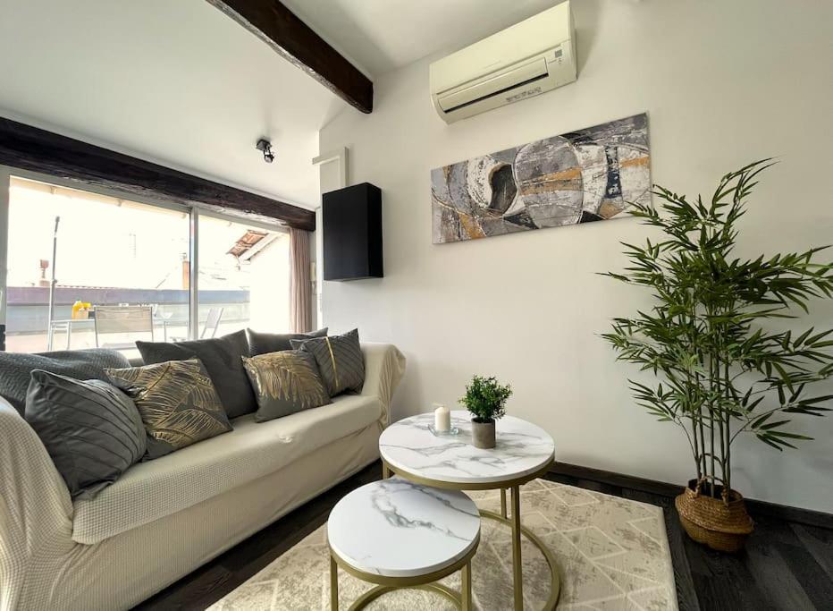 Charme Urbain Sous Les Toits-Terrasse/Clim/Parking Apartamento Béziers Exterior foto