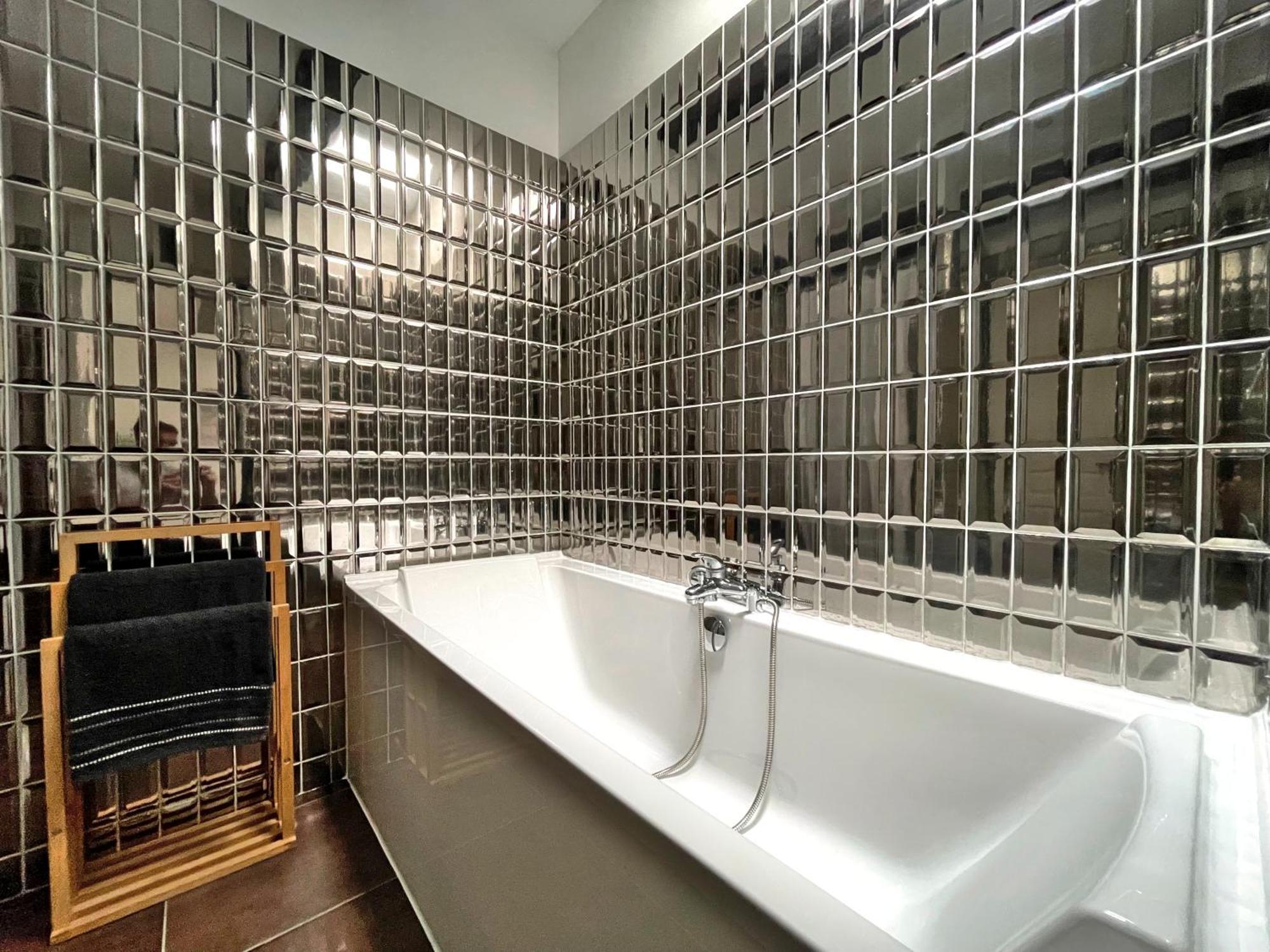 Charme Urbain Sous Les Toits-Terrasse/Clim/Parking Apartamento Béziers Exterior foto