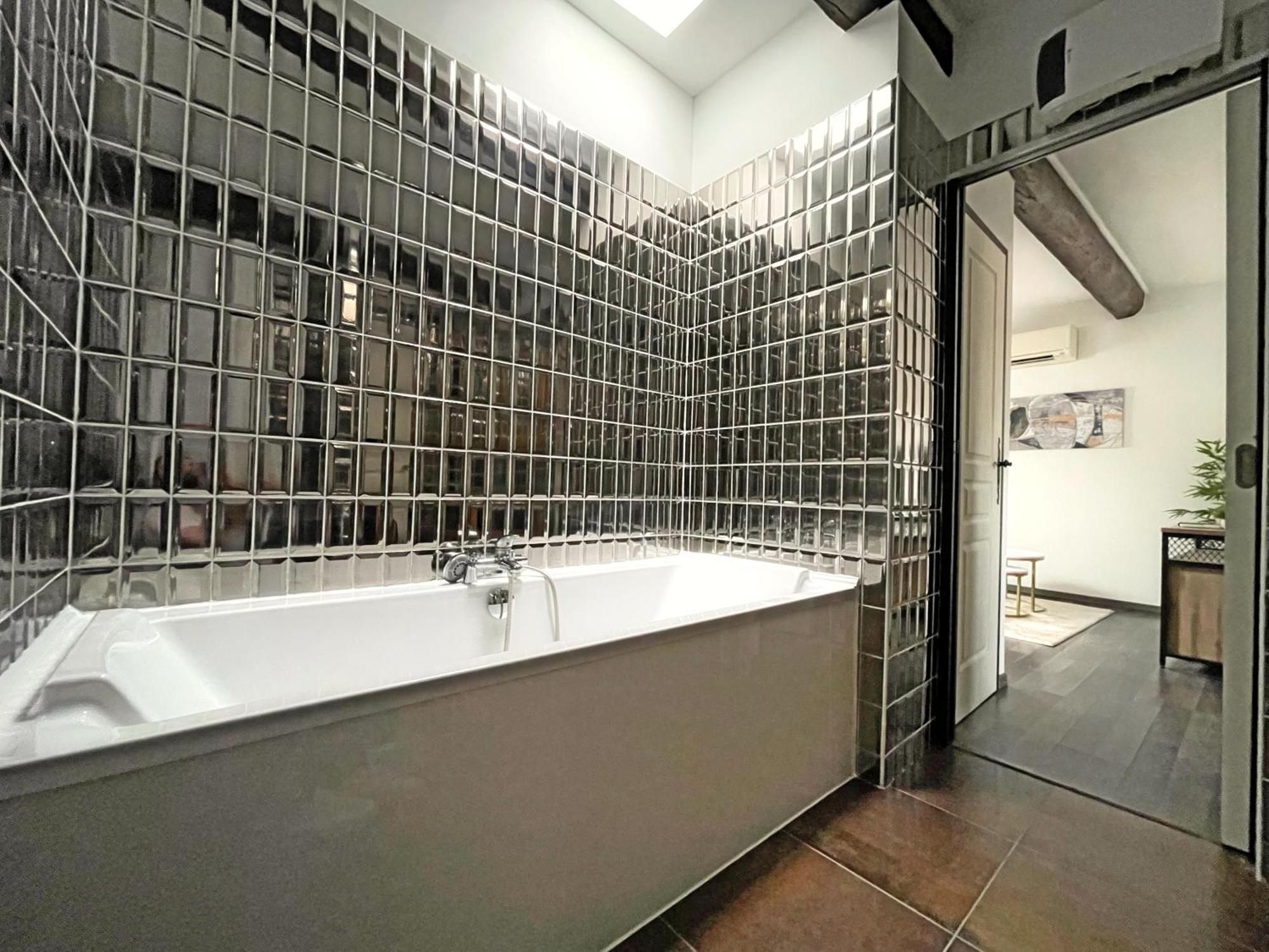 Charme Urbain Sous Les Toits-Terrasse/Clim/Parking Apartamento Béziers Exterior foto